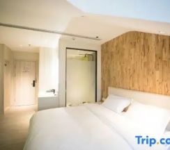 Двухместный номер Superior двуспальная кровать в Beijing Saga Hotel