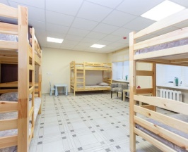 Кровать в общем номере в Monro