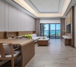 Люкс с 2 комнатами в Holiday Inn & Suites Sanya Yalong Bay