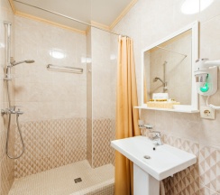 Трёхместный номер Стандарт в Dvin