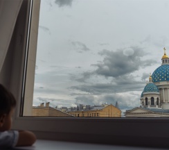 Студия с видом на внутренний двор и Троицкий собор в Piter inn