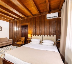 Улучшенный двухместный с двуспальной кроватью в Гладенькая