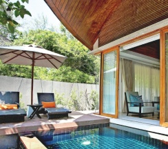 Двухместная вилла c 1 комнатой с видом на сад двуспальная кровать в Renaissance Phuket Resort & Spa