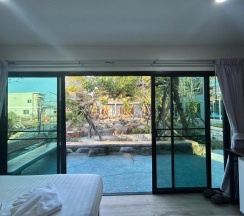 Двухместный номер Standard с видом на сад двуспальная кровать в Uthaithani Resort