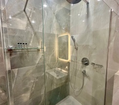 Двухуровневый ПОЛУЛЮКС с зоной отдыха на крыше и видом на море в Santorini Family Club
