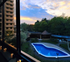 5ти местный комфорт-плюс с видом на бассейн в Эргес