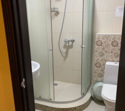 Двухместный номер Superior с балконом и с видом на море двуспальная кровать в Ассоль