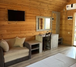 Двухместный номер Superior с балконом и с красивым видом из окна двуспальная кровать в Golden House Hotel