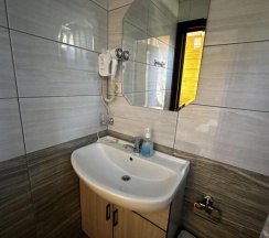 Шестиместный коттедж с видом на горы в Golden House Hotel