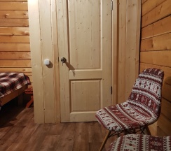 Трехместный номер с двуспальной и односпальной кроватью в Иванова дача