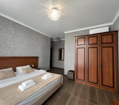 Комната комфорт с 1 двуспальной кроватью в Олимп