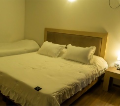 Трехместный стандартный номер на двух-трех гостей с балконом и видом во двор(Корпус Б) в Оптимист