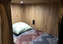 Кровать в общем номере в Sleepbox