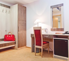 De Luxe в East Gate Hotel