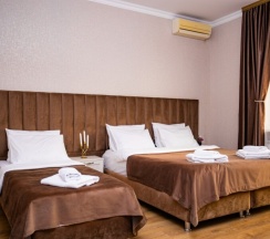 Стандарт 4-местный с двуспальной и односпальной кроватями и балконом в Джульетта