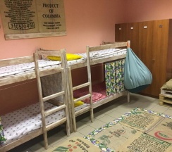 Кровать в общем номере в Sova