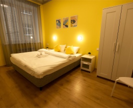 Стандартный двухместный номер с одной двухспальной кроватью с удобствами в блоке в Лимонад