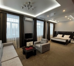 Студия в Семь королей