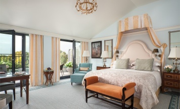 Терраса King с видом на Адмиралтейство и парк в Four Seasons Hotel Lion Palace St. Petersburg