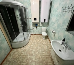 Трехместный номер с общей ванной комнатой в Кругозор 2