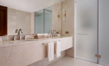 Двухместный полулюкс Executive с панорамным видом на горы двуспальная кровать в Swissotel Wellness Resort Alatau Almaty