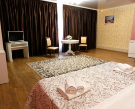 Свадебный номер с одной двуспальной кроватью в Гранд Лион