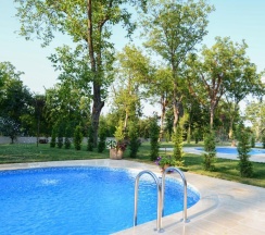 Вилла с балконом и с красивым видом из окна в Guzel Evler Family Resort