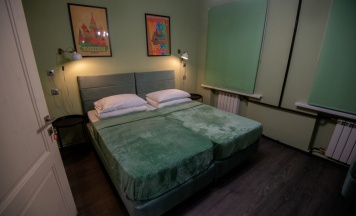 Трехместный номер с раздельными кроватями в BookBox