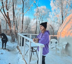 Сфера с террасой и камином в Клевер