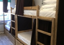 Кровать в 8-местном общем мужском номере №1 (удобства на этаже) в Hostel 65