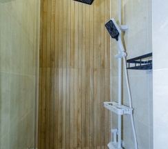 Четырёхместные апартаменты с 3 комнатами с балконом в Валентина