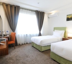 Двухместный номер Standard с видом на город двуспальная кровать в Sunrise Hotel 日升酒店
