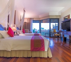 Двухместный номер Deluxe с балконом двуспальная кровать в Angkor Palace Resort & Spa