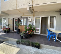 Четырехместный двухкомнатный номер на 1 этаже в Ярд