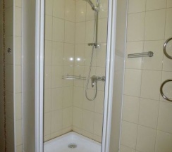 Кровать в общем номере в Полосухинский