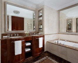 Номер Гранд Делюкс с двумя кроватями Double в The Carlton, Moscow