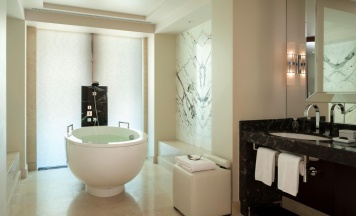 Номер Люкс Four Seasons Экзекьютив с видом на Кремль Твин в Four Seasons Hotel Moscow