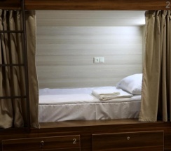 Кровать в общем номере (мужской номер) в Loft Host