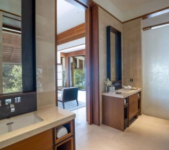 Особняк Luxury High Point с красивым видом из окна в Twinpalms MontAzure Phuket Resort