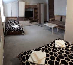 Трехместный номер с двух- и одноместной кроватями и диван-кроватью в Люксембург