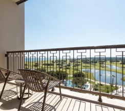 Двухместный номер Superior с видом на море двуспальная кровать в Курорт Cullinan Belek