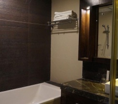 Двухместный люкс Luxury с видом на горы двуспальная кровать в The Amaris