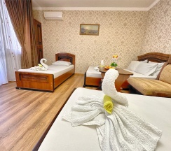 Пятиместный номер /Без питания или ALL INCLUSIVE + BAR в Лооотель