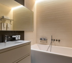 Suite Disability Access в Crystal House Suite Hotel&SPA