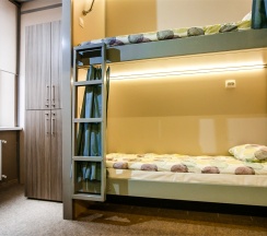 Место в восьмиместном номере в Sleep space