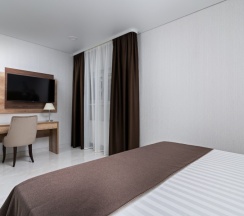 Двухкомнатный семейный Цоколь в Trianon hotel