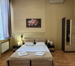 Семейный номер с двуспальной кроватью и диваном в Boho Centr Nevsky 140 Hotel