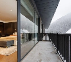 Люкс с 2 комнатами с балконом и с видом на горы в Dombay winter hall
