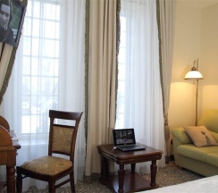 Номер улучшенный с 1 двуспальной кроватью в Барский флигель