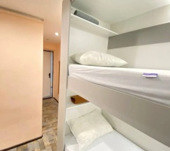 Кровать в общем номере (женский номер) в Арктика